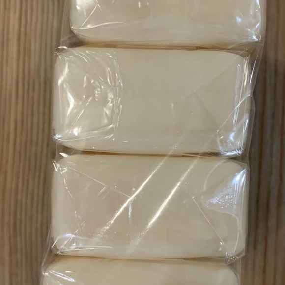 A La Maison Sweet Almond Bar Soap 3.5 oz. | 4 Bars - Picture 2 of 4